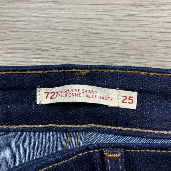 Levi’s 721 High Rise Skinny Dark Wash Jeans - Picture 11 of 16